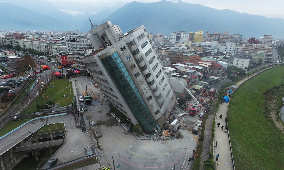 Massive 7.5 magnitude earthquake hits Taiwan and triggers tsunami warning