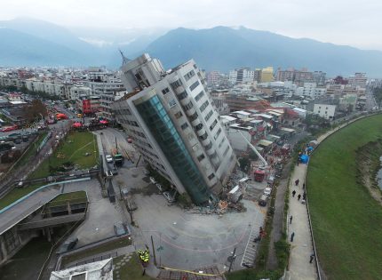 Massive 7.5 magnitude earthquake hits Taiwan and triggers tsunami warning