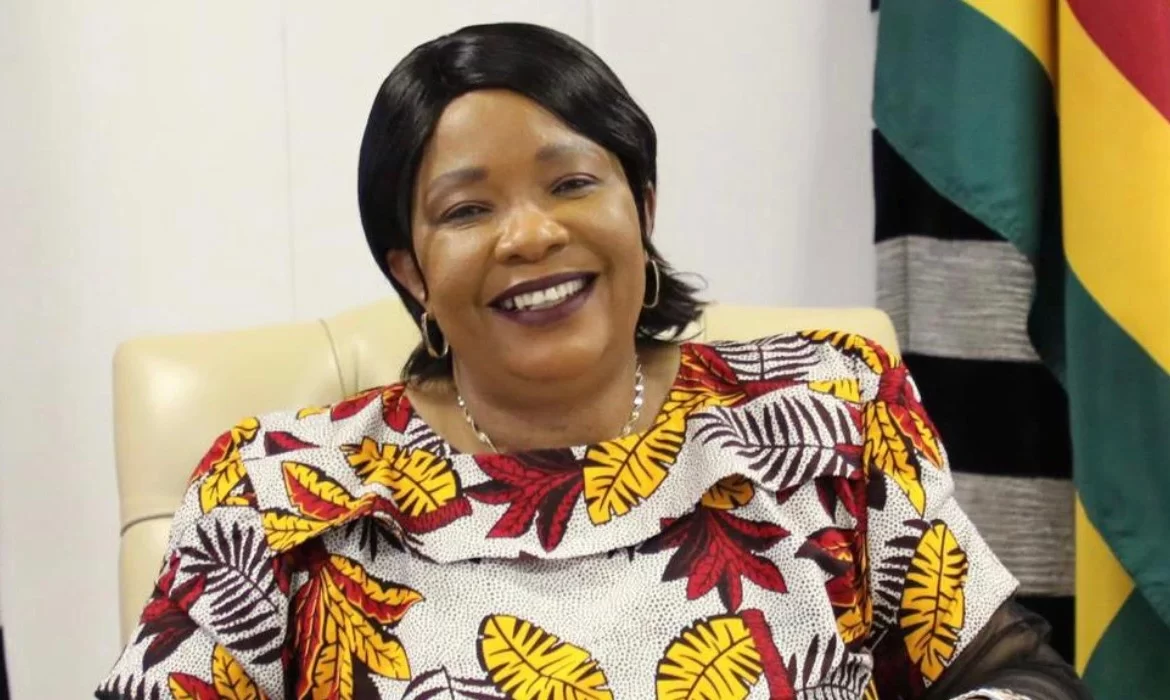 First Lady Auxillia Mnangagwa Orders The ZRP To Withdraw Charges Against The Women Who Booed Her In Watsomba