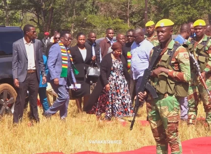 “Ko MaZiG?” President Emmerson Mnangagwa Gives 80-Year-Old Man US$800 For Dancing At His Grandson Yasha Mafidi’s Memorial