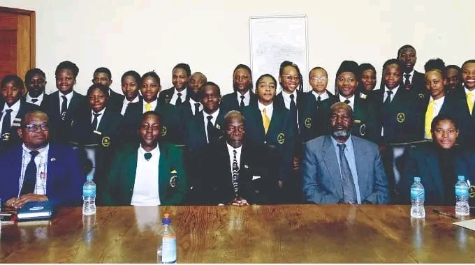 Junior Parliamentarians Meet with Minister to Address Pressing Issues