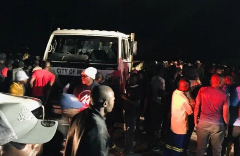 Vendors Crushed In Mutare After Pungwe Breweries Truck Crashes Into A Bus Terminus