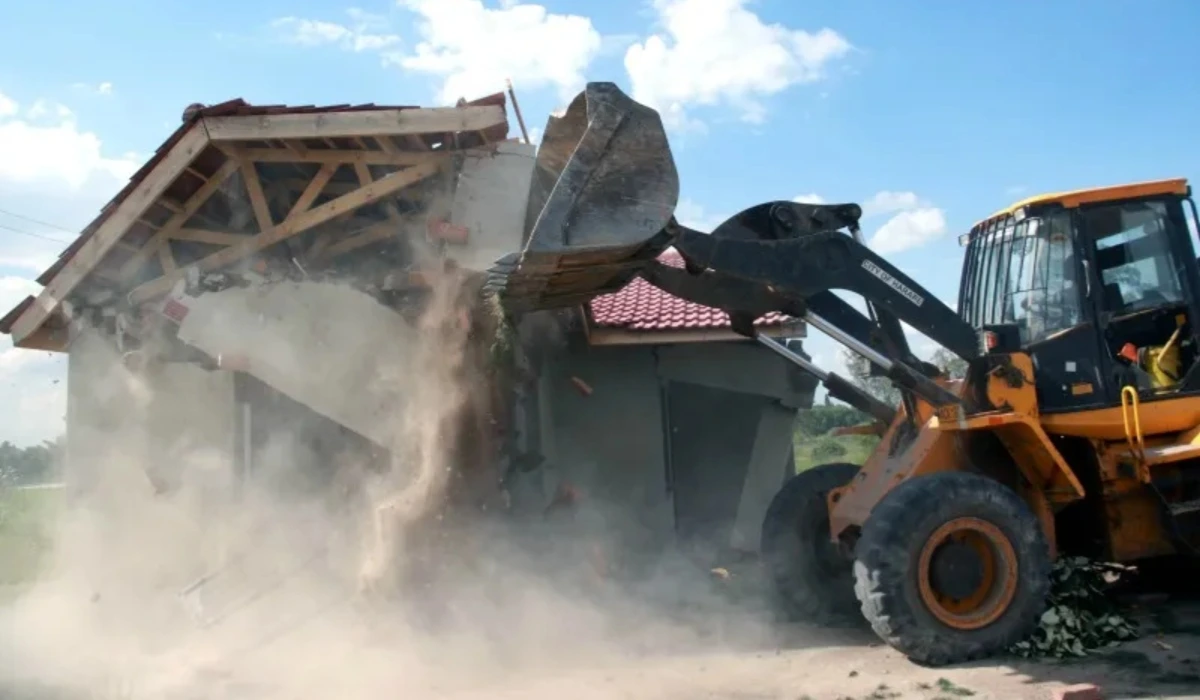 Harare Council Demolish Houses