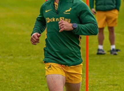 ‘Be the judge’: Springboks star Faf de Klerk bakes his wedding anniversary cake (video)