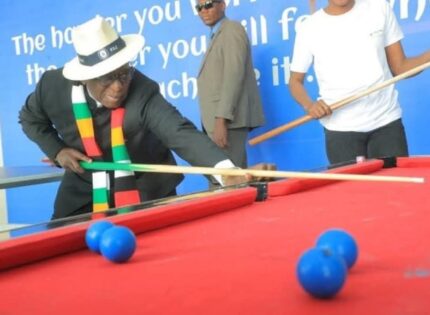 ‘The eagle eye style’: President Mnangagwa’s snooker pivot goes viral on his birthday (pictures)