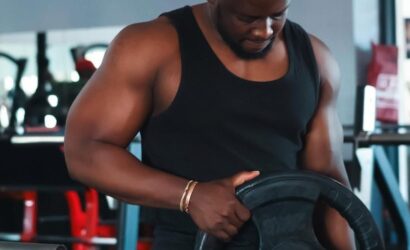 Daddy duties: Wiseman Mncube bonds with his two sons (video)