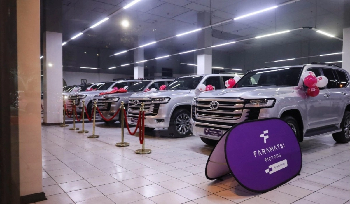 Wicknell Chivayo Donates Luxury Vehicles and Cash to ZANU PF Provincial Chairpersons