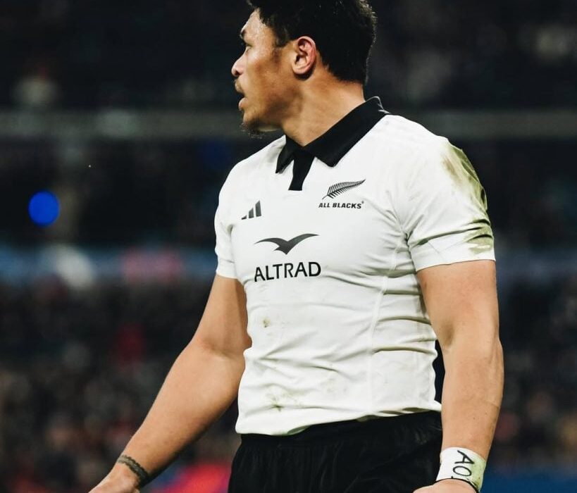 It’s all love: Springboks captain Siya Kolisi reacts to All Blacks’ Caleb Clarke and his father Eroni’s emotional scene