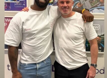 In pictures: Springboks captain Siya Kolisi gives Arsenal legend a special gift
