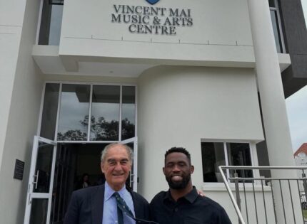 Siya Kolisi on the wall: Springboks captan visits his High School