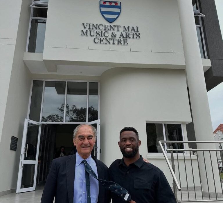 Siya Kolisi on the wall: Springboks captan visits his High School