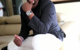 Esrom Nyandoro sell jerseys for the less priviledged youths’ school fees (video)