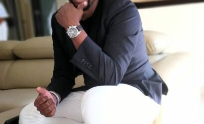 Esrom Nyandoro sell jerseys for the less priviledged youths’ school fees (video)