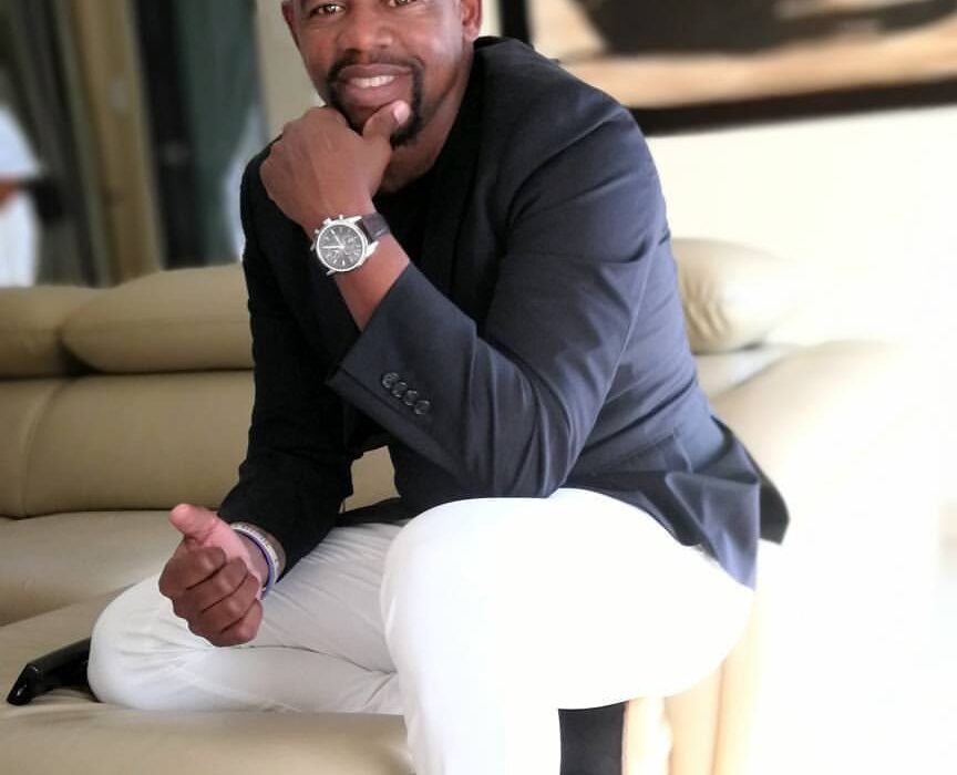 Watch: Warriors legend Esrom Nyandoro pulls top dances with his wife and kids