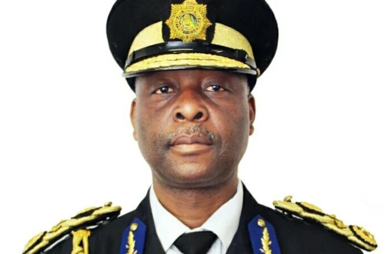 Stephen Mutamba 1280px t feat