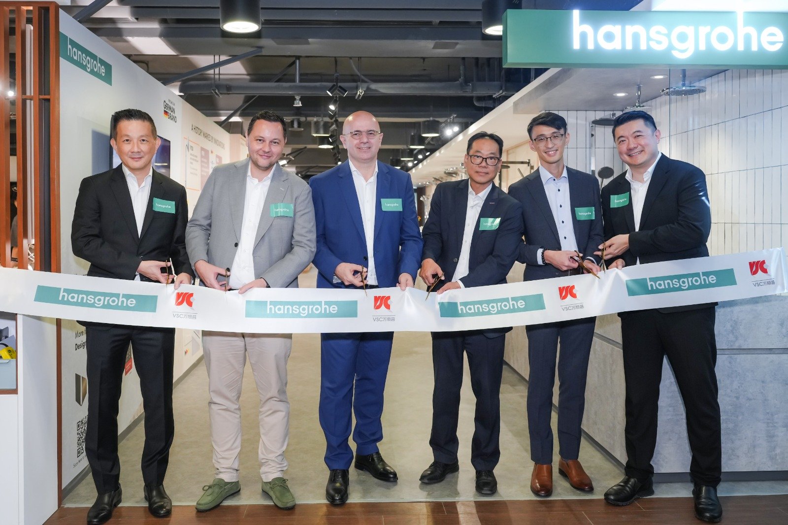 Mr. Christophe Gourlan, Chief Sales Officer and Member of the Executive Board of Hansgrohe Group (third from left); Mr. Stefan Liebl, Head of Sales, APAC of Hansgrohe (second from left); Mr. Martin Low, Managing Director of Hansgrohe (first from left); Mr. Patrick Lau, Executive Director of Hong Kong Shanghai Alliance Holdings Limited (third from right); Mr. Victor Wong, Executive Director and Chief Financial Officer of Hong Kong Shanghai Alliance Holdings Limited (second from right); and Mr. Alan Siu, Managing Director of VSC Greater China (first from right), officiated at the ribbon-cutting ceremony during the cocktail reception, witnessing this important moment together.